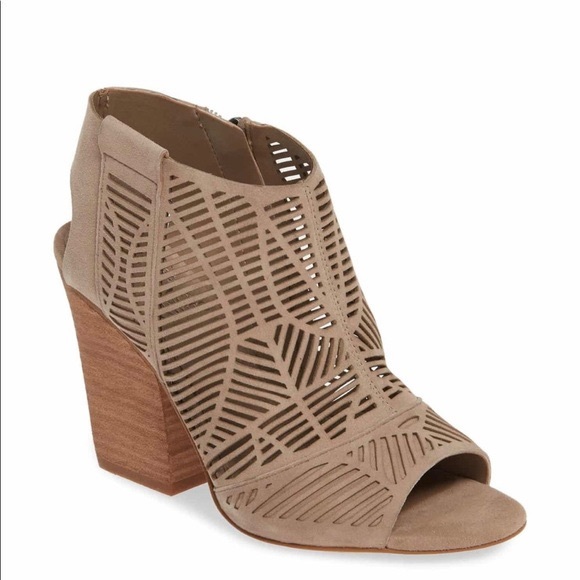 Vince Camuto Women’s Kimora Cutout Shield Sandal Size: 6.5 ColorWild MushroomNWT - Picture 2 of 16